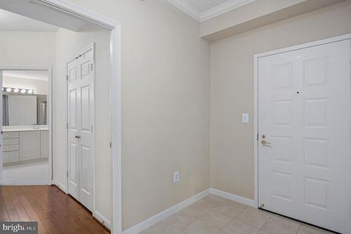 unit-410-19370 Magnolia Grove Sq, LEESBURG, VA, 20176-1601 | Card Image