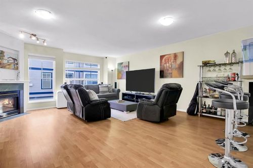 503-9118 149 St, Surrey, BC, V3R3Z6 | Card Image