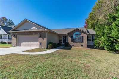 522 Powell Way, House other with 3 bedrooms, 2 bathrooms and null parking in Archdale NC | Image 1