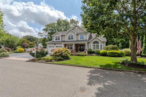 6 Hearthstone Ln, Nesconset, NY, 11767-1769 | Card Image