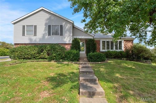 2516 Westminister Dr, Saint Charles, MO, 63301-4766 | Card Image