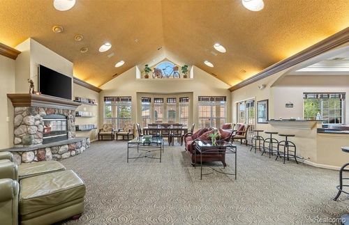 32-12204 Pinehurst Ln, Grand Blanc, MI, 48439-2633 | Card Image