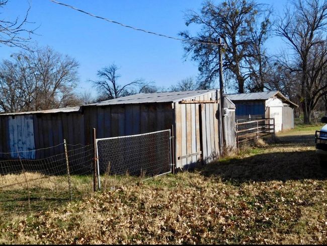 View of outdoor structure | Image 14