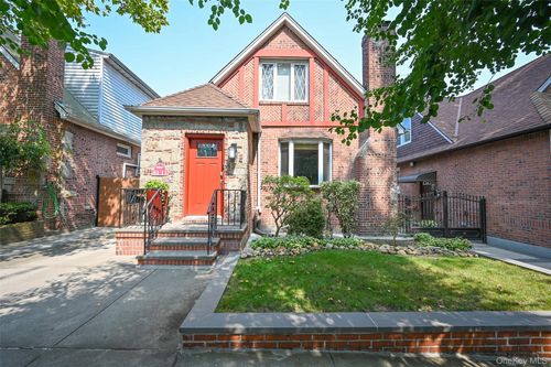 81 64th Rd, Middle Village, NY, 11379-2324 | Card Image