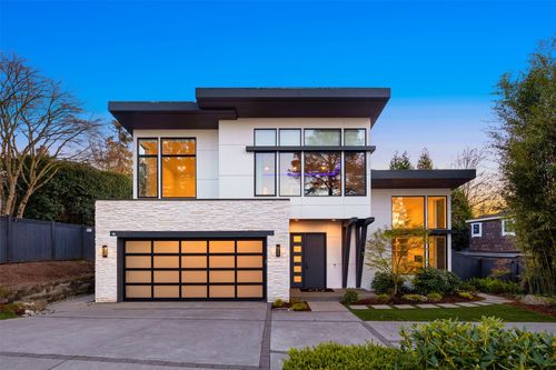 9215 Ne 32nd St, Clyde Hill, WA, 98004-1735 | Card Image