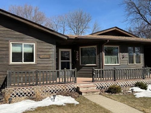 324 7th St, Windom, MN, 56101-1661 | Card Image