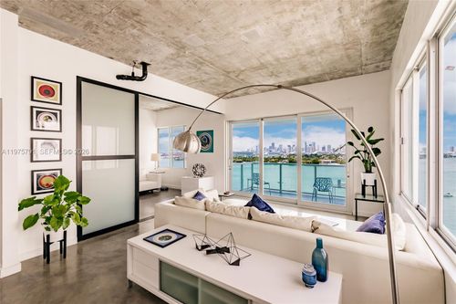 ph-11-1000 West Ave, Miami Beach, FL, 33139-4702 | Card Image