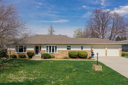 1 Millard Ct, Minier, IL, 61759-7582 | Card Image