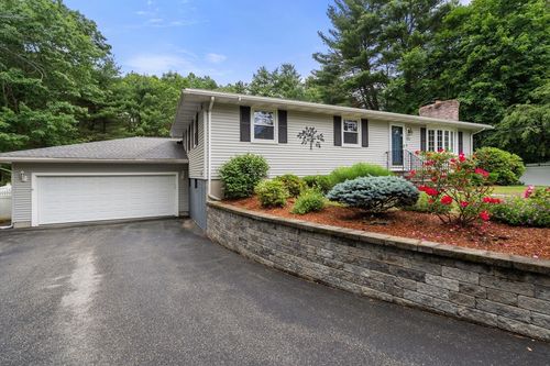 423 Grove St, Reading, MA, 01867-1211 | Card Image