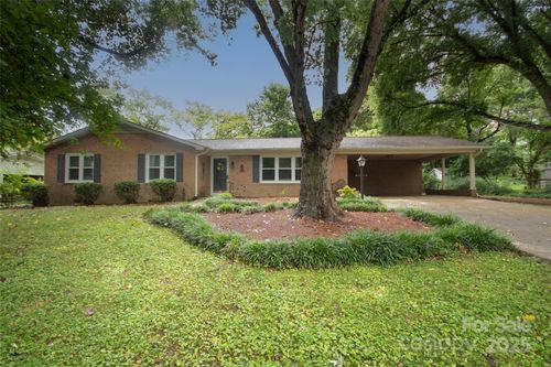 320 S Toria Dr, Statesville, NC, 28625-5511 | Card Image