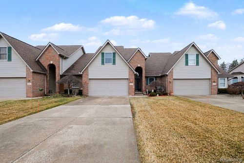 2053 Golfcrest Dr, Davison, MI, 48423-8377 | Card Image