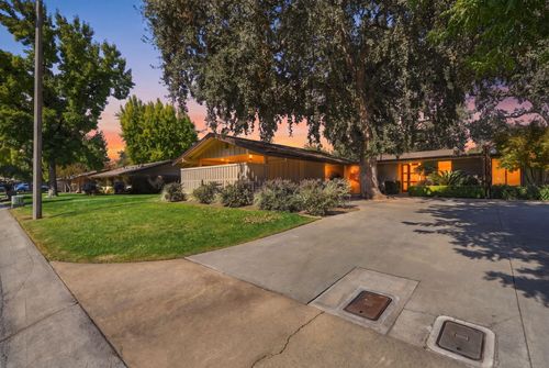 2846 W Border Links Drive, Visalia, CA, 93291 | Card Image