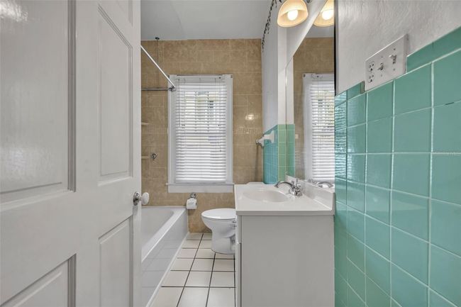 Bath in bungalow | Image 17