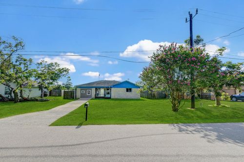 131 Lakewood Dr, Clute, TX, 77531-4322 | Card Image