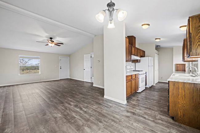 108 Gammenthaler Ln, House other with 3 bedrooms, 2 bathrooms and 1 parking in Harper TX | Image 4