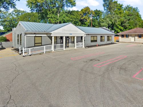 15707 Farmington Rd, Livonia, MI, 48154-2857 | Card Image