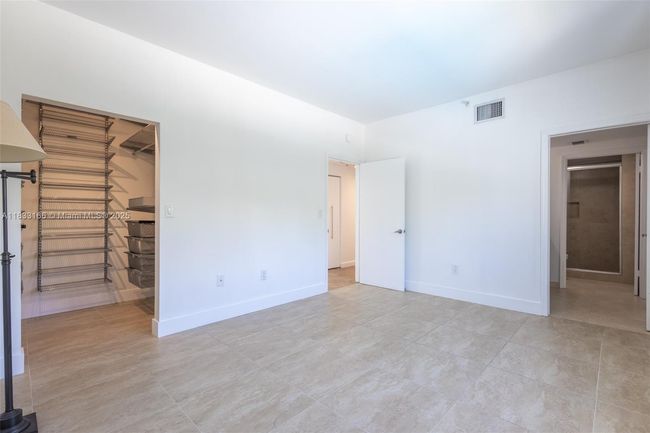 APT-101 - 50 Ocean Lane Dr, Condo with 3 bedrooms, 2 bathrooms and null parking in Key Biscayne FL | Image 38