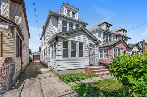 11232 196th Street, New York, NY, 11412 | Card Image
