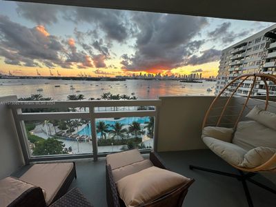 918S - 1500 Bay Rd, Condo with 1 bedrooms, 1 bathrooms and null parking in Miami Beach FL | Image 2