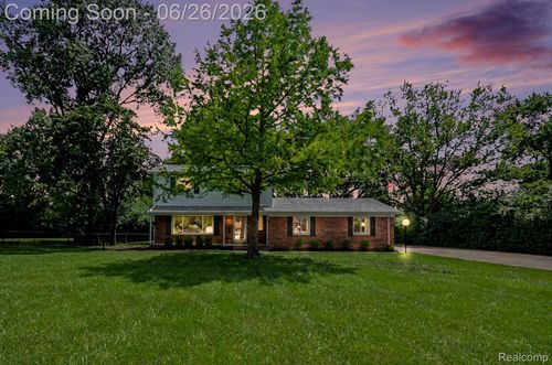 24474 Springbrook Dr, Farmington Hills, MI, 48336-1937 | Card Image