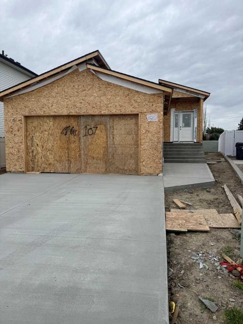 107 Sierra Rd Sw, Medicine Hat, AB, T1B0R6 | Card Image