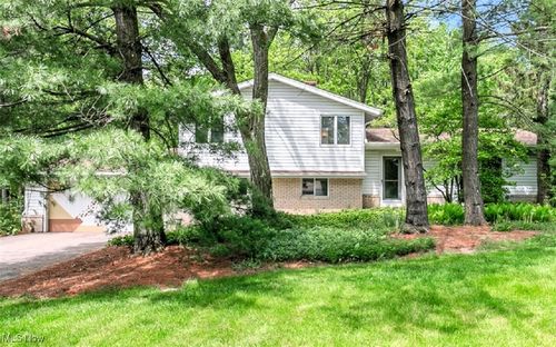 12562 Harold Dr, Chesterland, OH, 44026-2431 | Card Image