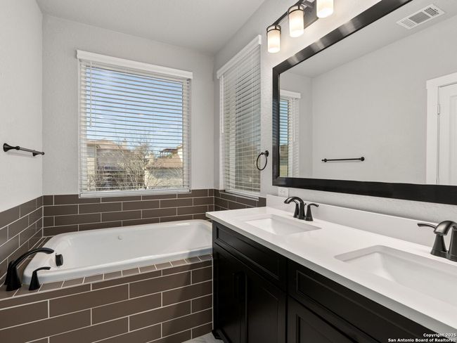 UNIT-30 - 5843 Whitby Rd, House other with 3 bedrooms, 4 bathrooms and null parking in San Antonio TX | Image 19