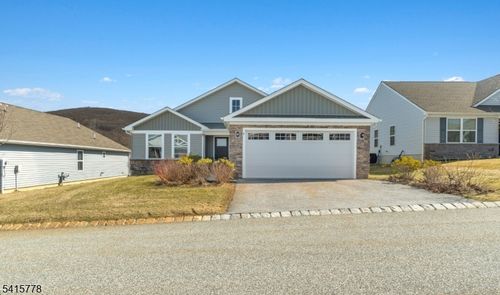 8 Lam Dr, Hamburg, NJ, 07419-1538 | Card Image