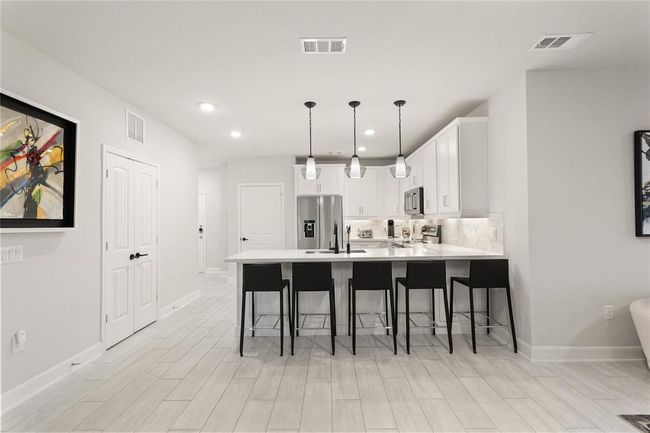 APT-1307 - 6804 Westview Dr, Townhouse with 3 bedrooms, 2 bathrooms and 1 parking in Houston TX | Image 4