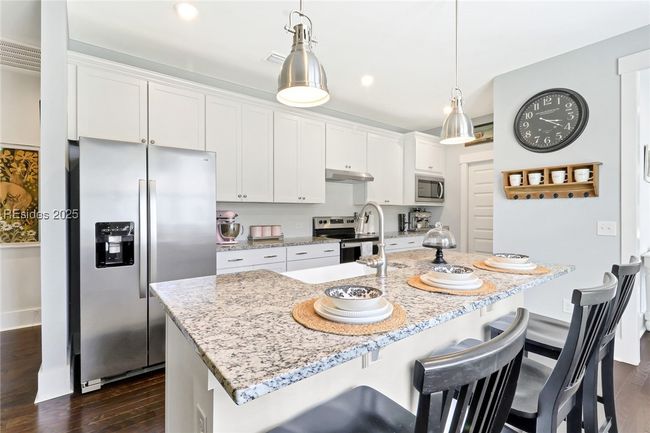 Kitchen with SS appliances | Image 7