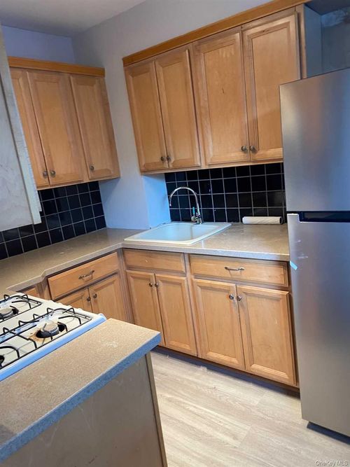 9 Oak Park Ter, Wappingers Falls, NY, 12590 | Card Image