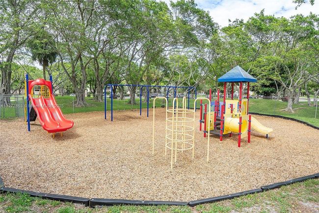 APT-222B - 2313 S Cypress Bend Dr, Condo with 2 bedrooms, 2 bathrooms and null parking in Pompano Beach FL | Image 27