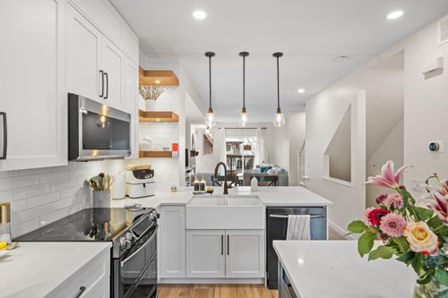 142-2000 Panorama Dr, Port Moody, BC, V3H5J5 | Card Image