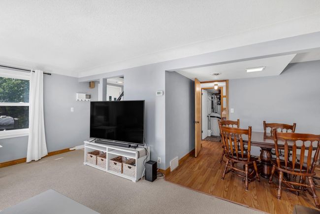 21_11908_James_Rd_Hopkins_MN_55343_USA-Living_room-HT8A1373.JPG | Image 8