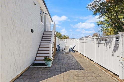 40A Thurston Point Rd, Gloucester, MA, 01930-1616 | Card Image