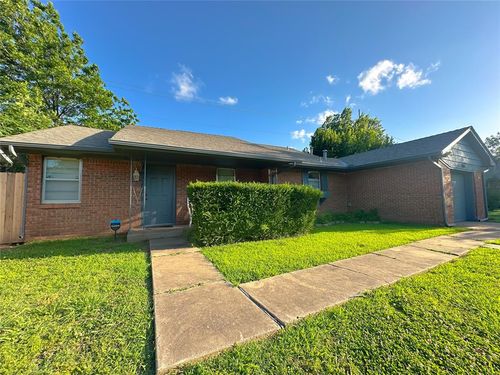216 Ridgecrest Rd, Edmond, OK, 73013-5201 | Card Image