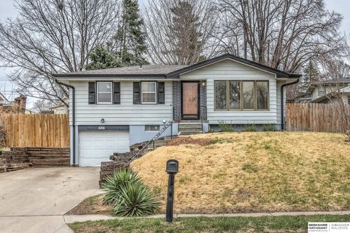 7517 Arrow Rock Dr, Bellevue, NE, 68157-2235 | Card Image