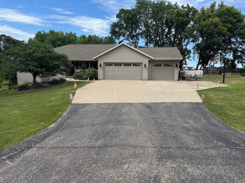 2309 E Pine Tree Ct, Milton, WI, 53563-9473 | Card Image
