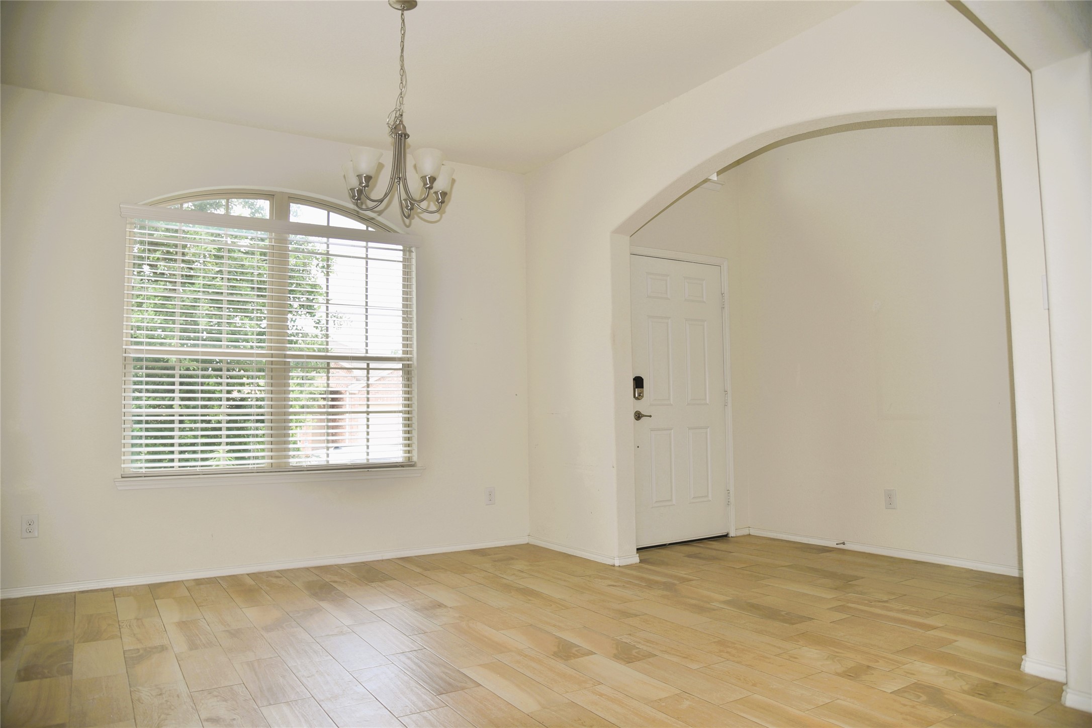 Residential Lease in Cross Roads 3