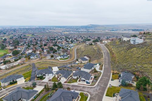182 Meadow Hills Dr, Richland, WA, 99352-8461 | Card Image