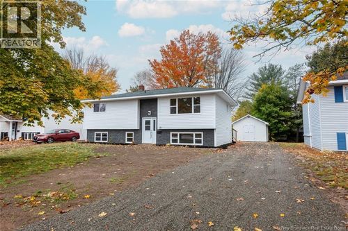 21 Shawn Crt, Riverview, NB, E1B3R5 | Card Image