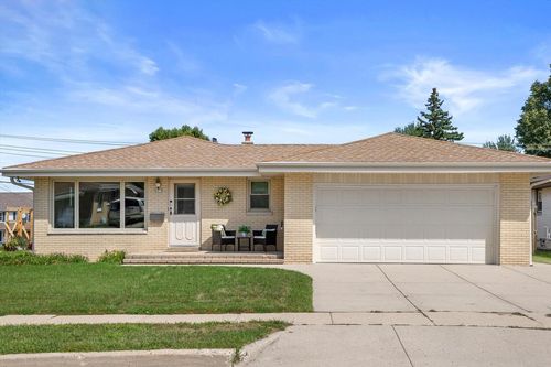 4978 S 24 Street, Milwaukee, WI, 53221 | Card Image