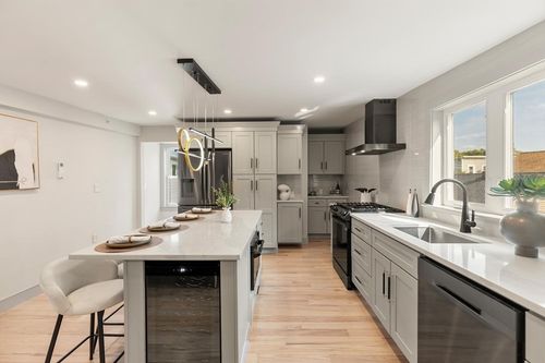 3p-22 Hunting Street, Cambridge, MA, 02141 | Card Image