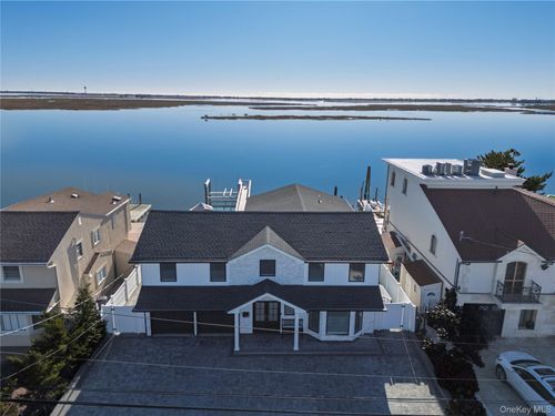 4011 Greentree Dr, Oceanside, NY, 11572-5948 | Card Image