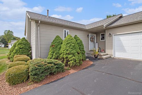 10177 Hawthorne Ridge Rd, Goodrich, MI, 48438-9061 | Card Image