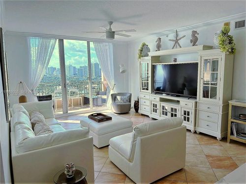 ph3-2080 S Ocean Dr, Hallandale Beach, FL, 33009-6677 | Card Image