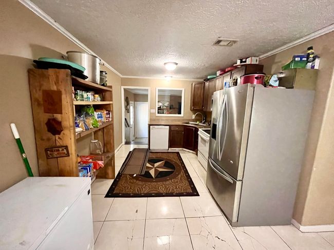 7521 Puntes Ln, House other with 3 bedrooms, 2 bathrooms and null parking in Silsbee TX | Image 5