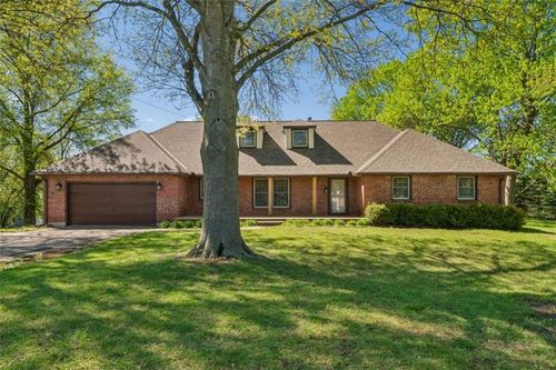 18611 E Salisbury Rd, Independence, MO, 64056-3413 | Card Image