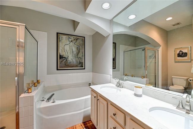 APT-1720 - 4 Indigo Run Dr, Condo with 2 bedrooms, 2 bathrooms and null parking in Hilton Head Island SC | Image 19