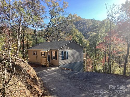 212 Brigsy Ln, Whittier, NC, 28789 | Card Image